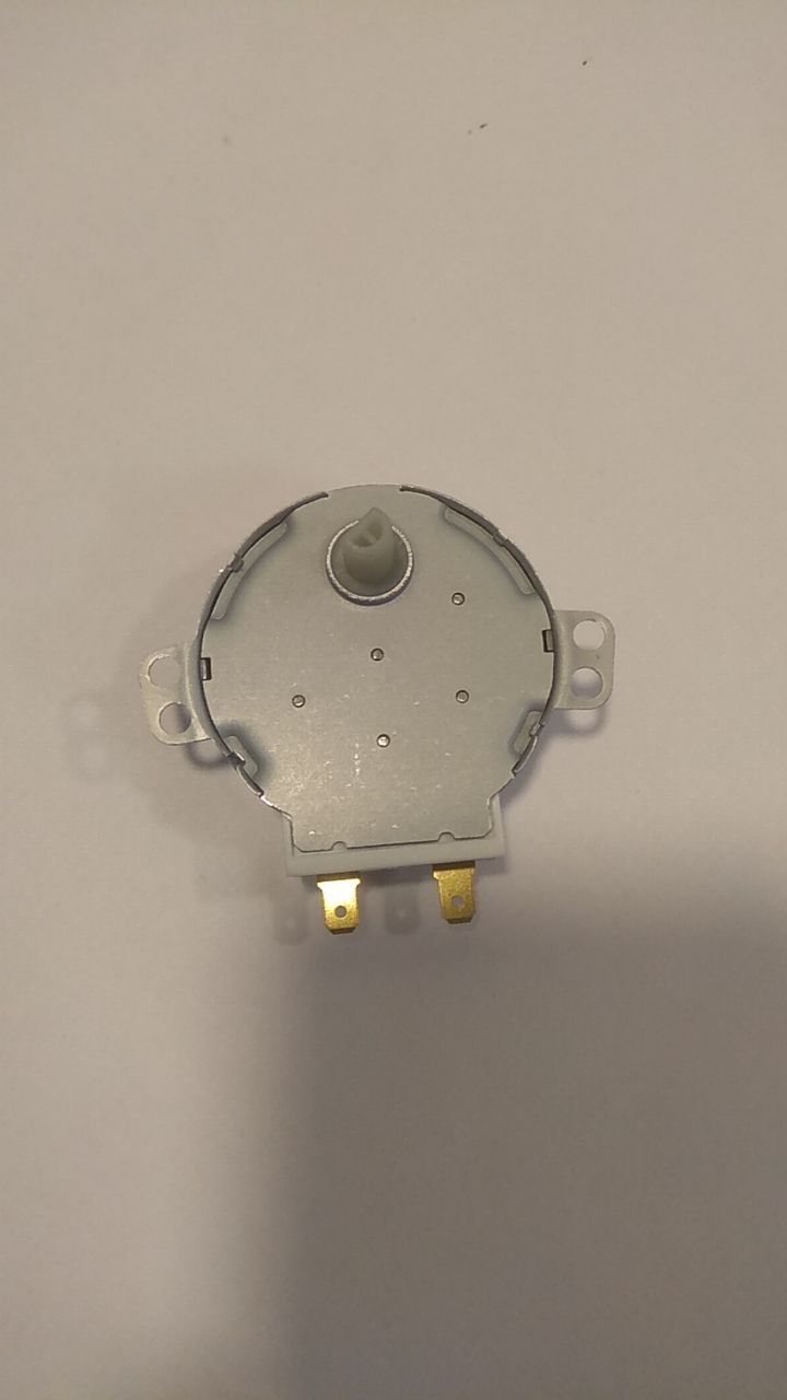 HY-4A / 220-240V AC 50/60Hz / 4-4.8 r/min 4W Чтобы еда в микроволновой печи разогрелась быстрее и со всех сторон одинаково, мотор микроволновки вращает поддон в процессе её работы. Если вы заметили, что двигатель свч не поворачивает тарелку, когда идёт разогрев пищи, вероятно, пришло время заменить мотор.
Диаметр двигателя 49мм.,